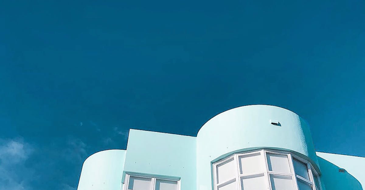 The Role of pH-Neutral Soaps in Cleaning Ceramic Coatings